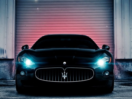 ws_Black_Maserati_GranTurismo_Headlights_1280x1024.jpg