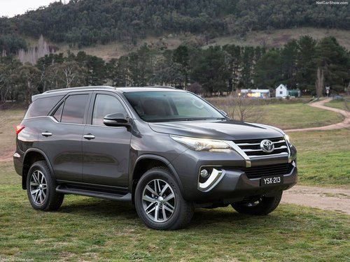 Toyota-Fortuner_2016_1024x768_wallpaper_06.jpg