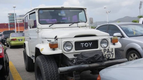 Well kept FJ40 Toyota Land Cruiser.jpg