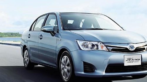2013-corolla-axio-hybrid.jpg