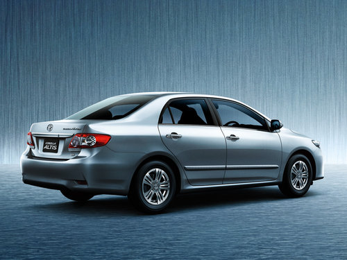 2012 Altis R Side.jpg